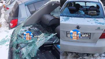 В воронежском ЖК «Лазурный» неизвестные разбили автомобили пакетами с водой