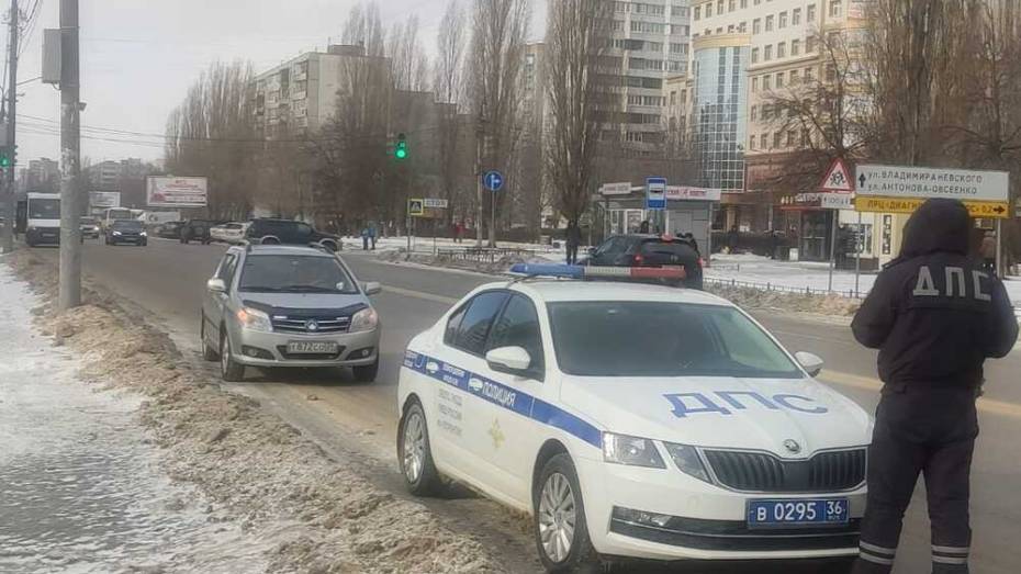 Воронежский водитель пожаловался на штраф из-за «спрятанного» дорожного знака