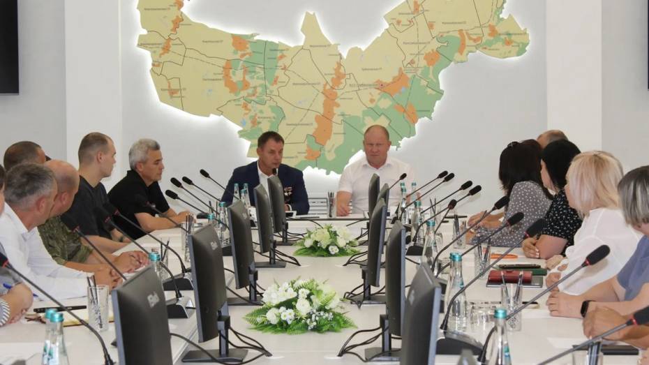Грибановский район с рабочим визитом посетил Герой России Борис Нижевенок