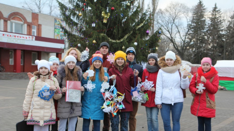 Журналисты и школьники провели акцию «Снежинки добра»