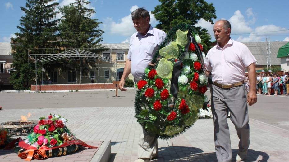 Ольховатцы почтили память погибших в годы войны