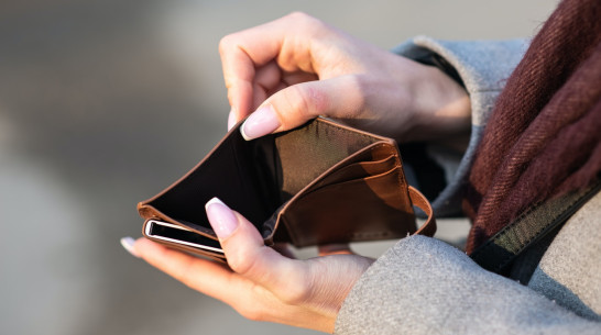 Приставы помогли жительнице Воронежа получить долг по зарплате в 847 тыс рублей