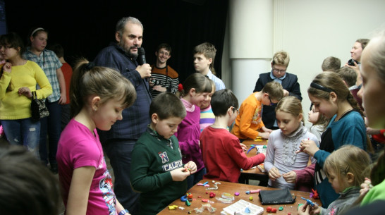 Московский режиссер научил воронежцев снимать пластилиновые мультфильмы на смартфон 