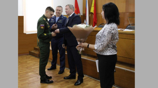 Танкиста из Воронежской области наградили медалью Суворова