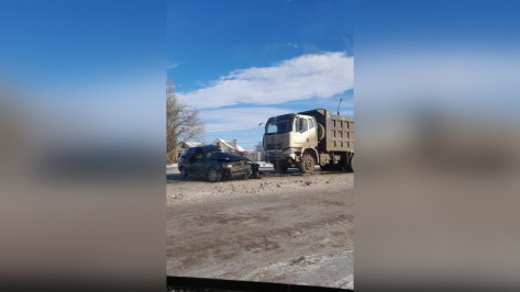 В Воронежской области в ДТП с грузовиком погибла 25-летняя автомобилистка