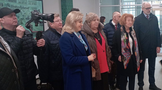 Члены Общественных палат России посетили воронежскую мегашколу и детский сад «Изумрудный город»