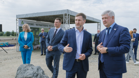Воронежский губернатор заложил камень в основание нового комбикормового завода в Новохоперском районе