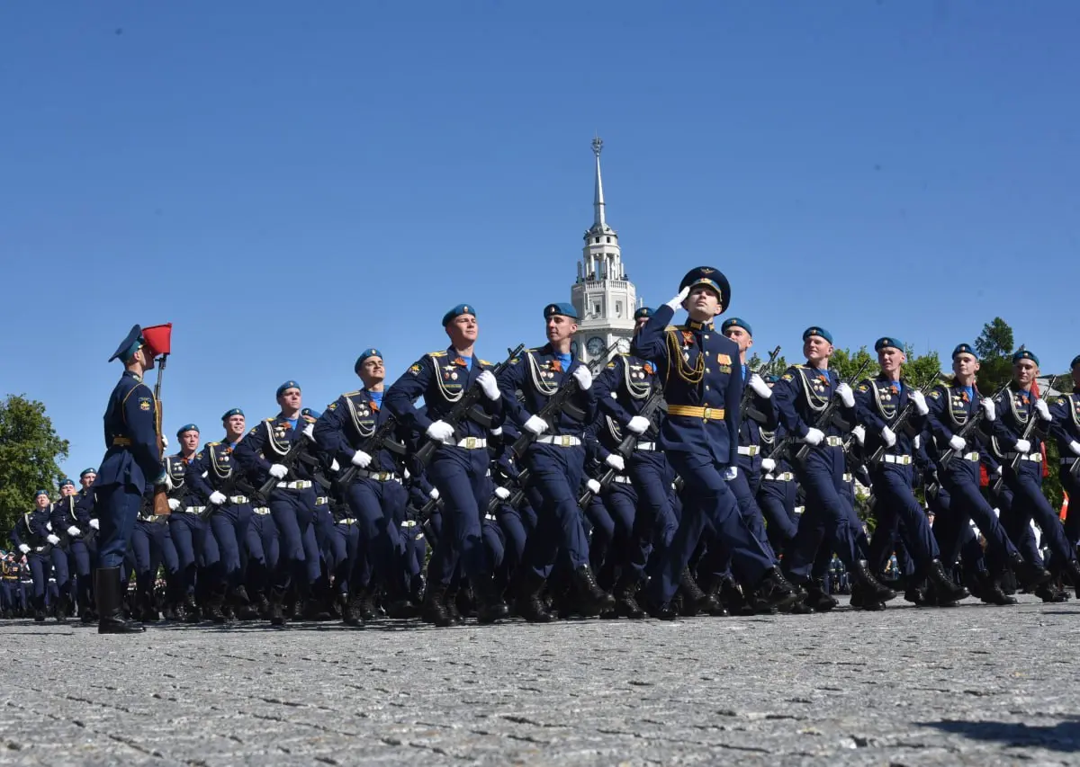 Парад Победы – 2024 в Воронеже: самые яркие кадры с главной площади города