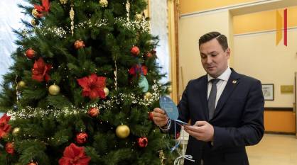 Заместитель председателя правительства Воронежской области Константин Кузнецов исполнил новогодние мечты трех детей