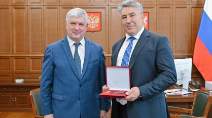 Ректору медуниверситета имени Бурденко вручили медаль «За труды во благо земли Воронежской»