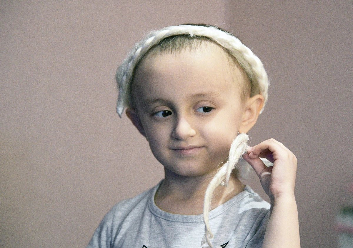 Дети раки девочки. Международный день онкобольного ребенка. Дети с онкологическими заболеваниями. 15 Февраля день детей с онкологией. День борьбы с детской онкологией.
