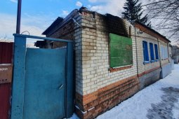При пожаре в двухквартирном доме в Острогожске погибла 49-летняя женщина