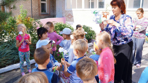 Акцию «Белый цветок» в Верхнемамонском районе начали дошкольники и первоклассники