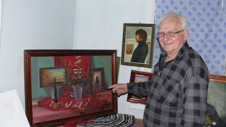79-летний  верхнемамонский художник обновил районную галерею славы