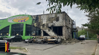 В Воронеже ночью 9 августа загорелся техцентр на улице Героев Сибиряков