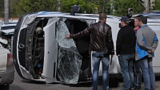 ГИБДД о ДТП в Воронеже на Московском проспекте: водитель микроавтобуса не предоставил преимущества Infiniti