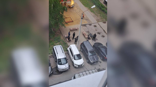 В Воронеже на детской площадке на улице Кропоткина обнаружили труп