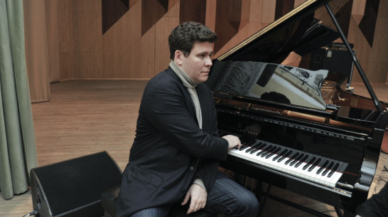 Денис Мацуев сыграет в Воронеже на новом рояле «Стейнвей»