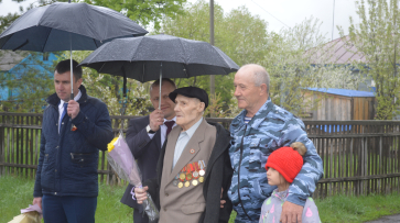 В терновском селе провели парад для единственного ветерана