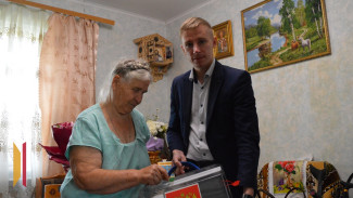 Почетный житель Каширского района Валентина Кулик проголосовала на дому