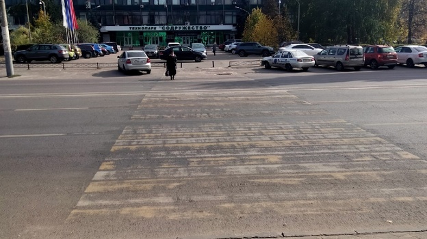 Мэрия Воронежа объяснила не до конца «стертый» пешеходный переход