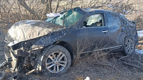 В Воронежской области 38-летний мужчина погиб в разбившемся Nissan Teana