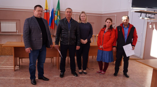 В Петропавловском районе 2 многодетные семьи получили жилищные сертификаты