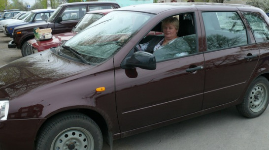 В Подгоренском районе глава сельского поселения получила автомобиль за отличную работу