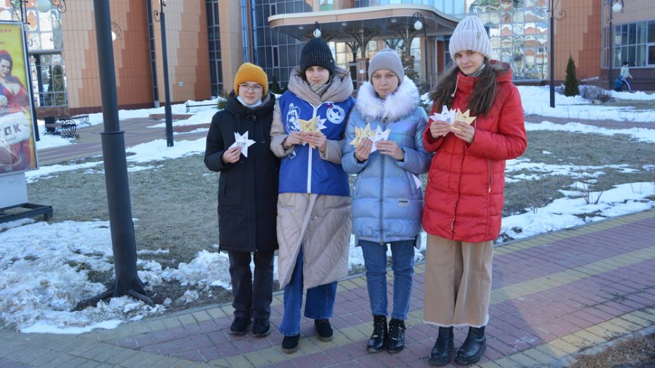 В Россоши волонтеры рассказали жителям о 12 земляках – Героях России