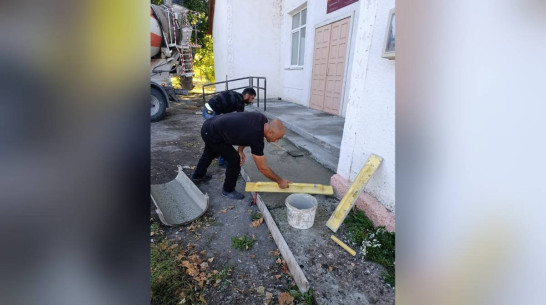 В бобровском селе Тройня обновят фасад ДК и благоустроят территорию