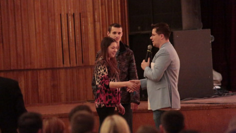 В Воронеже резидент Comedy Club Гарик Харламов благословил на брак свою однофамилицу