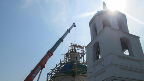 В репьевском селе Новосолдатка на местном храме появился новый купол