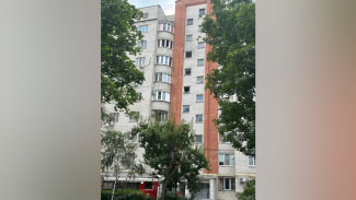 В Воронеже загорелась квартира в многоэтажке в Павловском переулке днем 21 июля: видео