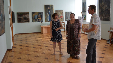 В Острогожске открылась выставка воронежского художника