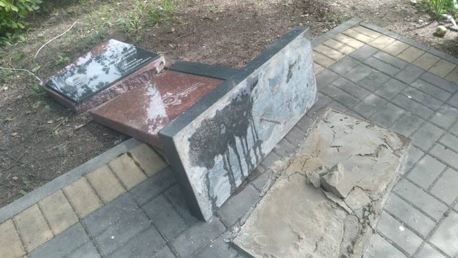 Стало известно, кто повредил мемориальный комплекс в Воронежской области