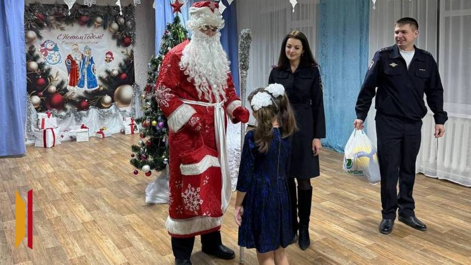 В Подгоренском районе прошла акция «Полицейский Дед Мороз»