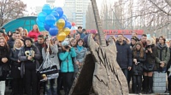 В Воронеже открыли монумент солисту «Короля и Шута» Михаилу Горшеневу