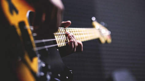 Из воронежской больницы выписали 13-летнего гитариста, пострадавшего от удара током