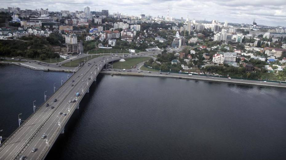 В Воронеже возле Чернавского моста появится перехватывающая парковка 
