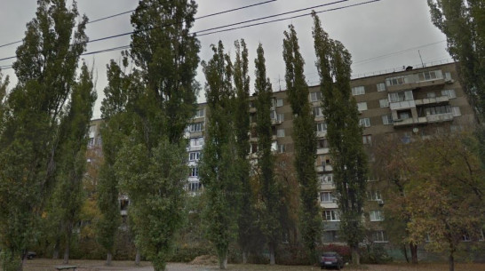 Девять человек эвакуировали из горящей многоэтажки на улице Хользунова в Воронеже