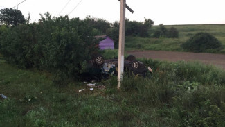 В ДТП под Воронежем погиб 19-летний юноша и девушка-подросток