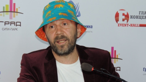 Сергей Шнуров: «Сейчас у меня такая фаза, когда юношеский максимализм постепенно переходит в старческий маразм»