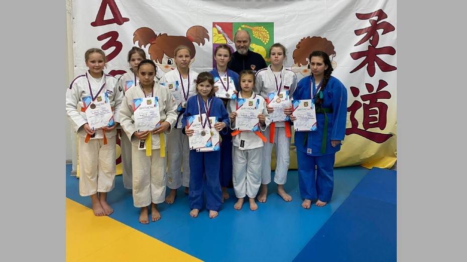 Поворинские дзюдоистки завоевали 3 золотые медали на региональных соревнованиях в Боброве