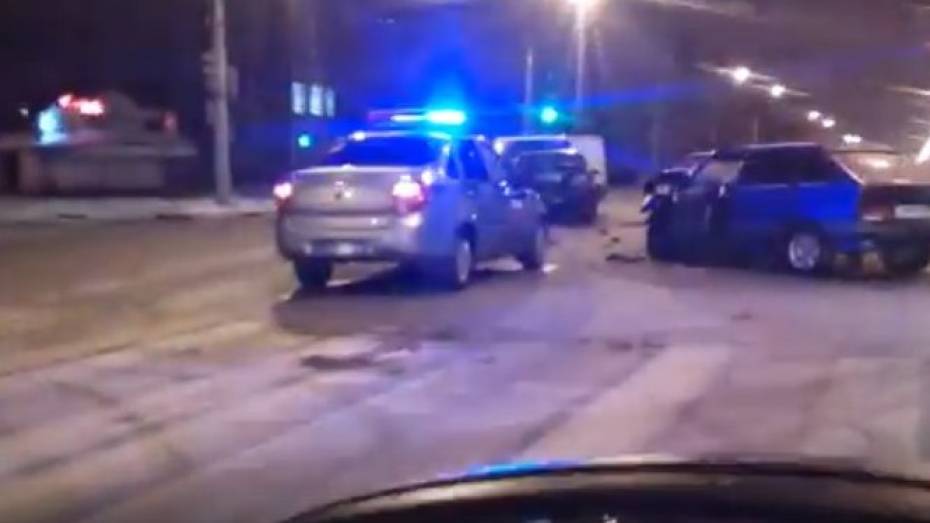 Последствия ДТП с 4 автомобилями на Ленинском проспекте в Воронеже попали на видео