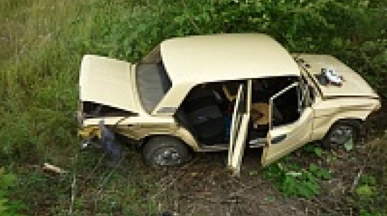 В Воронежской области «ВАЗ» врезался в «КамАЗ»: пять человек ранены