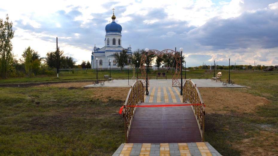 Въезд в поворинское село Самодуровка осветили