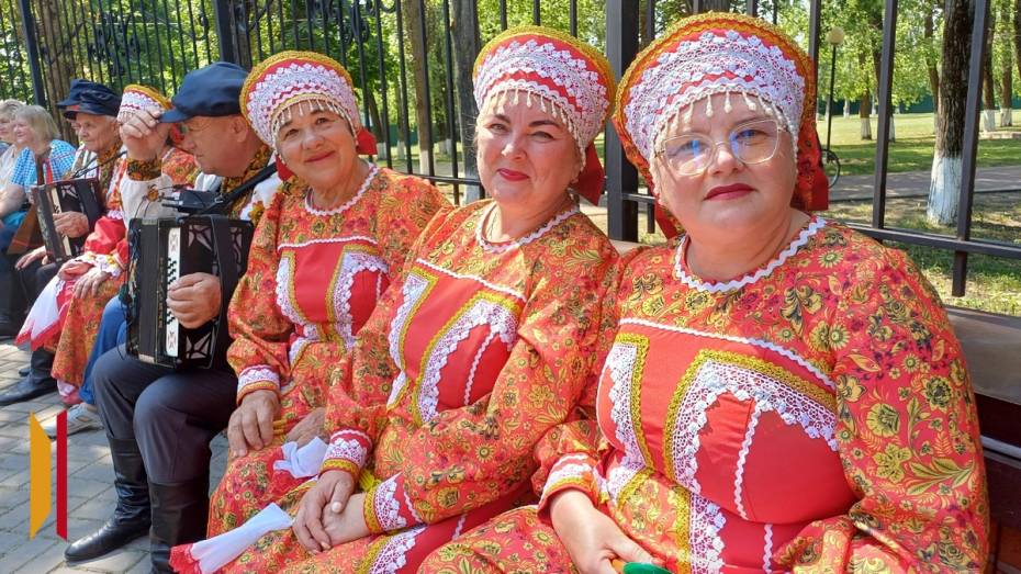 Жительниц Хохольского района попросили сделать фото в кокошнике и народном костюме