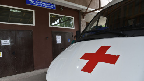 Перебегавший дорогу 13-летний мальчик попал под колеса машины в Воронеже