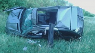 В Воронежской области опрокинулся BMW X5: один погибший, четверо раненых