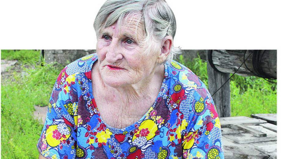 80-летняя жительница Панинского района Юлия Панина каждый день делает зарядку со 100-килограммовой штангой